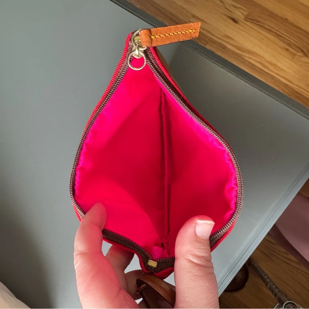 Dooney & bourke tan clutch for inside purse. NWOT